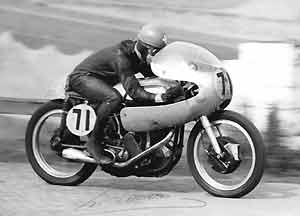 Taveri auf einer Norton